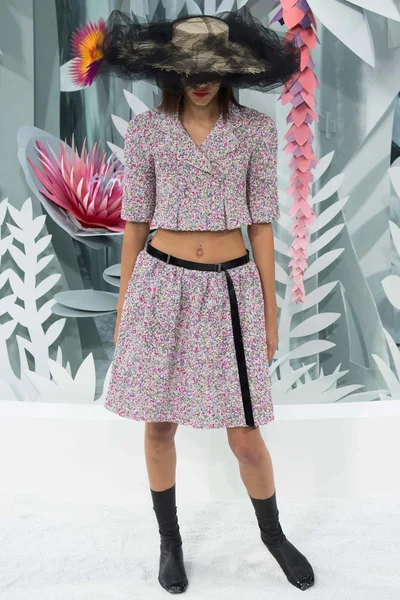 Look 15